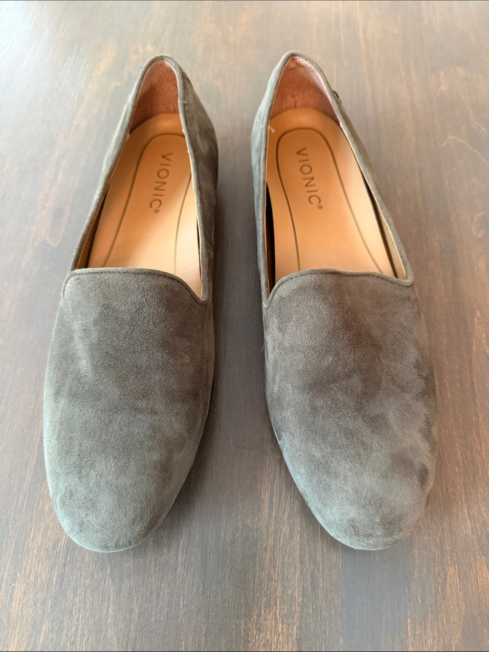 Vionic olive green suede loafers size 8